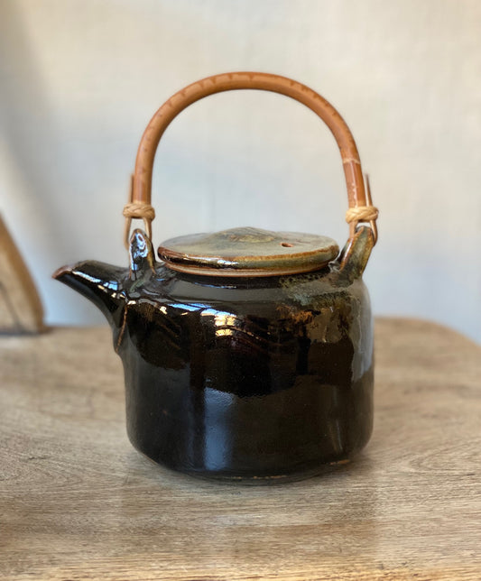 Tenmoku Teapot (3 cups) with cane handle