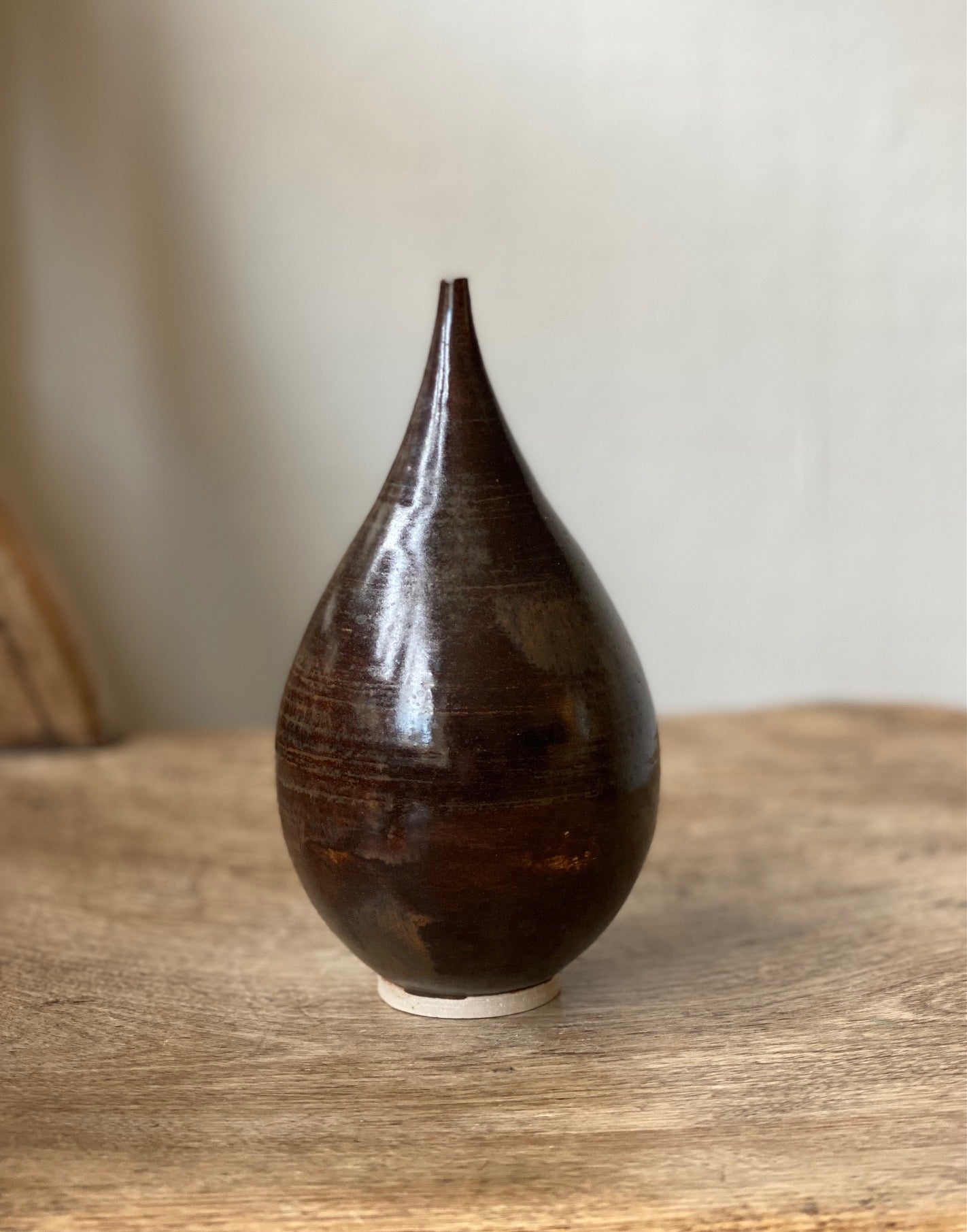 Brown glaze curve vase