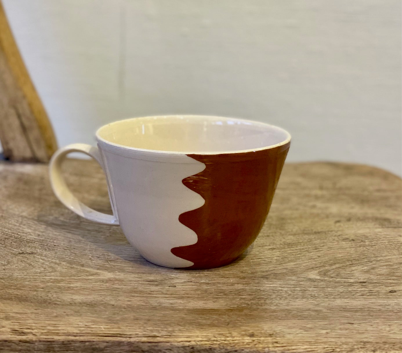 Large wave detail cup